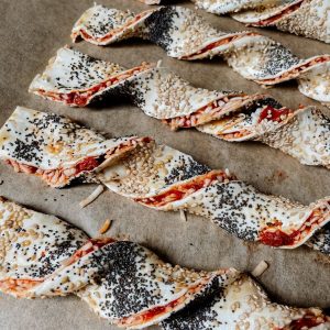 Blätterteig mit Füllung eingedreht