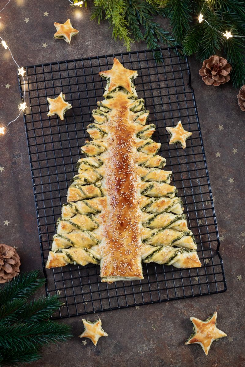 Blätterteig Tannenbaum herzhaft gefüllt mit Spinat und Feta