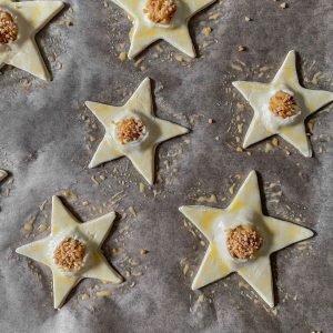 Blätterteig Sterne bereit für den Ofen