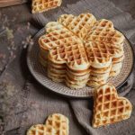 Frische Waffeln goldbraun gebacken