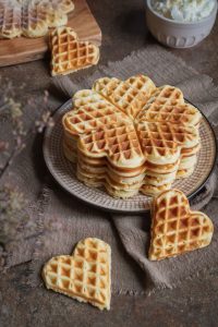 Frische Waffeln goldbraun gebacken