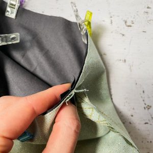 Innen und Außenstoff vom Geschenkebeutel bündig zusammengelegt