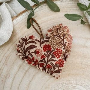 Fertig genähter Herz Anhänger