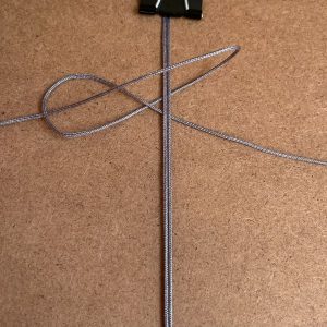 Zweiter Faden zusammengelegt für den Knoten