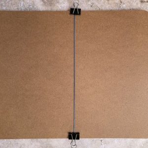 Hauptschnur am Klemmbrett befestigt