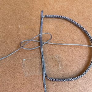 Erster Schritt für den Armband-Verschluss