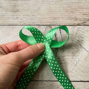 Zweite Schlaufe links gelegt