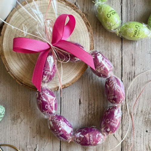 Pinker Osterkranz selber gebastelt für Ostern