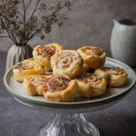 Schnelle Zimtschnecken aus Blätterteig mit Zuckerguss