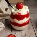 Spaghetti Eis Dessert mit Mascarpone im Glas