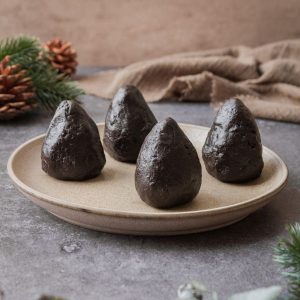 Vier Kegel aus Oreo und Frischkäse geformt