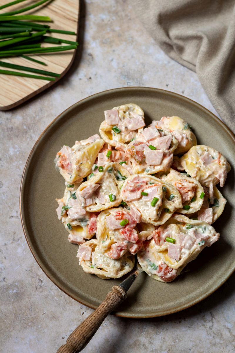Tortellini Salat mit Miracel Whip und Schinken